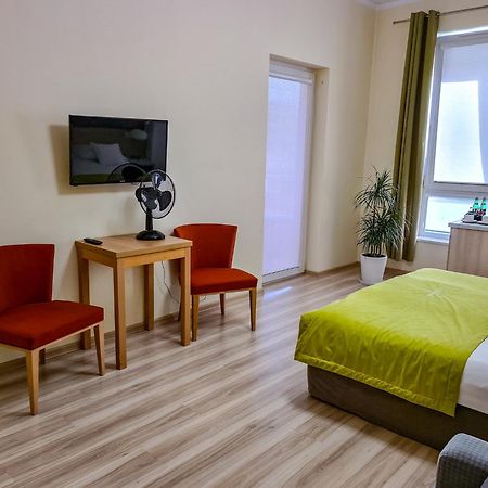 Antoninska Hotel & Apartamenty ليشنو المظهر الخارجي الصورة