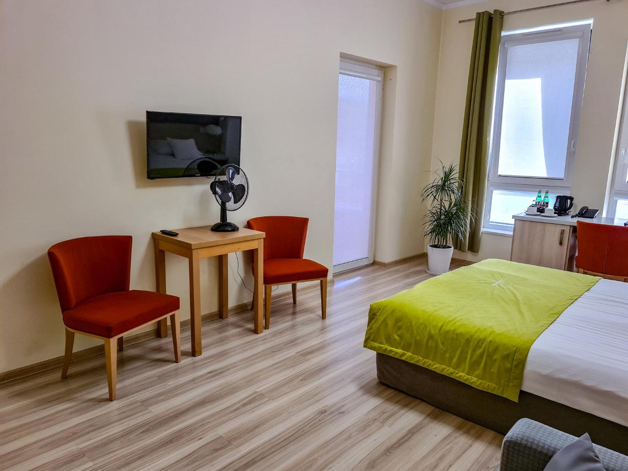 Antoninska Hotel & Apartamenty ليشنو المظهر الخارجي الصورة